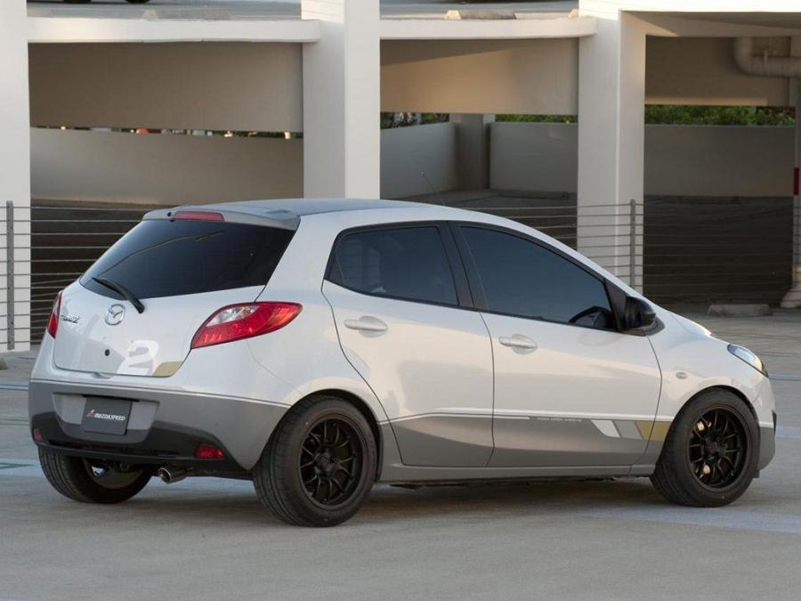  Mazda2 Street Concept 2010 года  (фото 2 из 2)